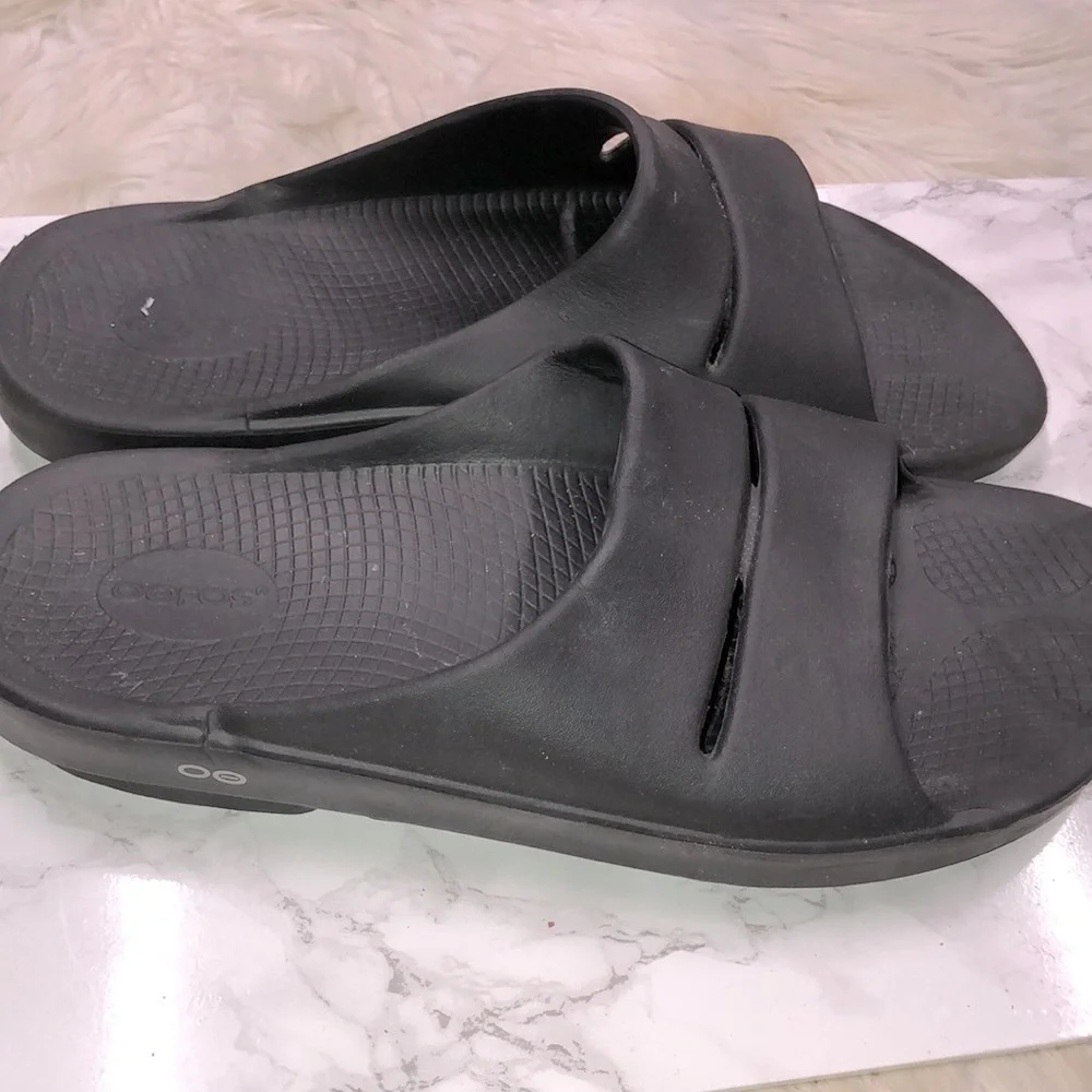 Oofos men’s black slide on sandals size EU 47/M14-W16